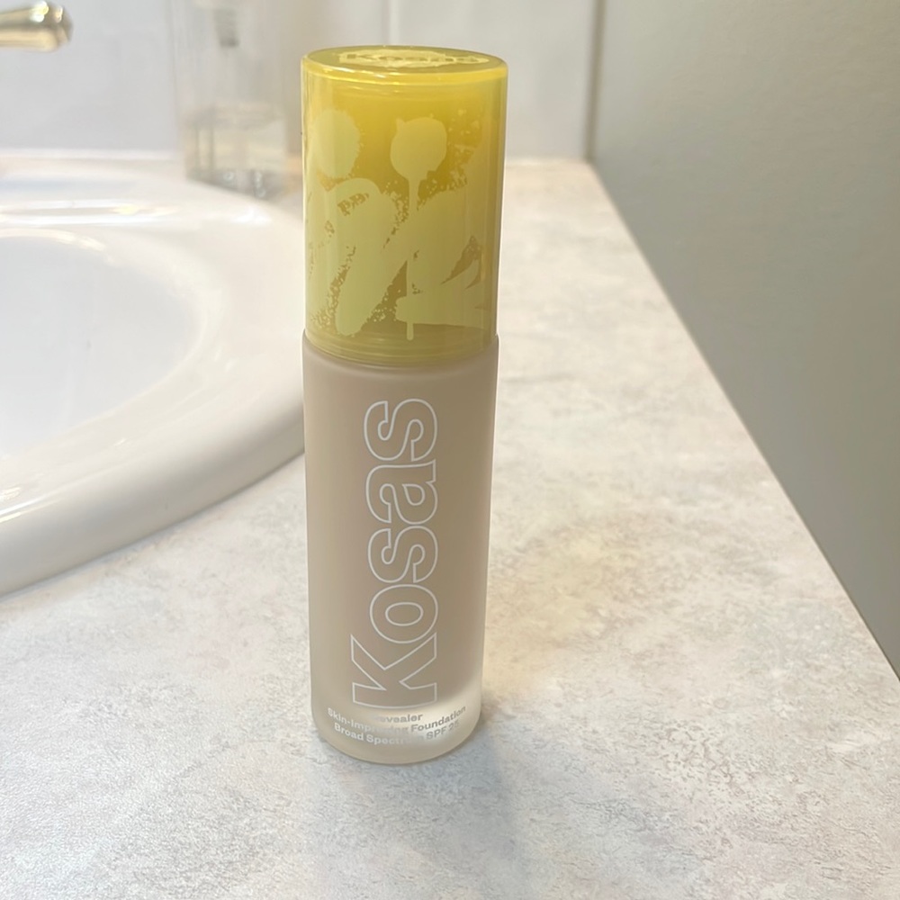 EUC Kosas Foundation 140 Light Neutral